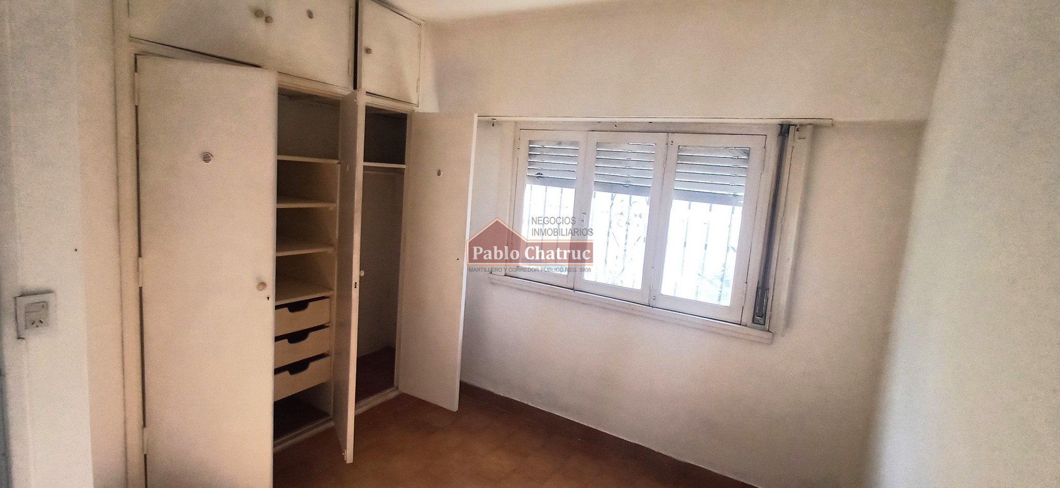 ALQUILER 24 MESES- CASA CON ENTRADA DE VEHICULO.