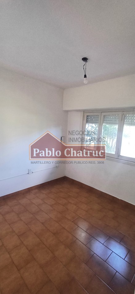 ALQUILER 24 MESES- CASA CON ENTRADA DE VEHICULO.