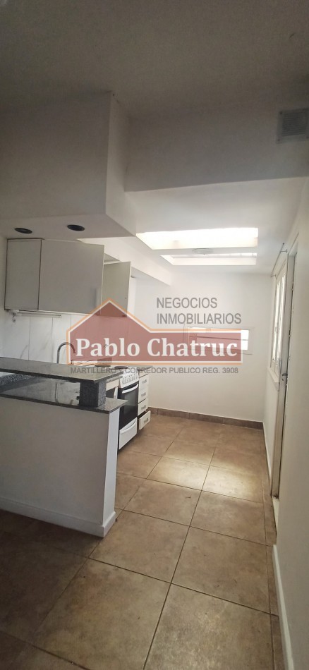 ALQUILER 24 MESES- CASA CON ENTRADA DE VEHICULO.